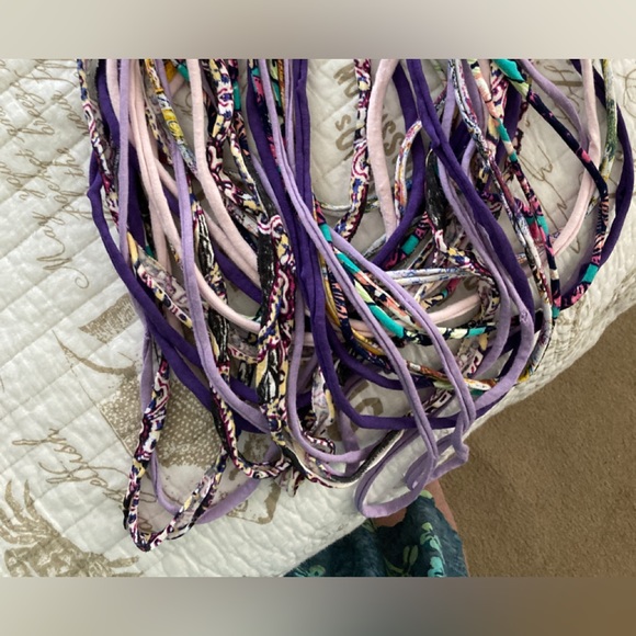 Beautiful shreads to dress up your outfit. - Picture 2 of 4